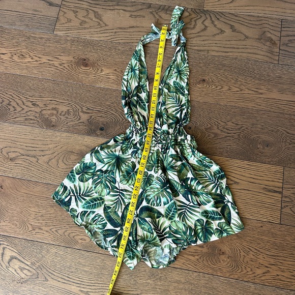 Tropical Print Plunging Neck Backless Halter Romper Size Medium - Picture 7 of 10